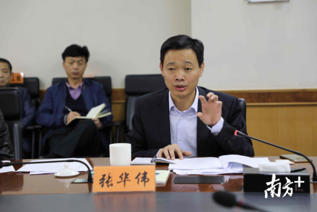 南山區(qū)委常委、紀(jì)委書記、監(jiān)委主任張華偉